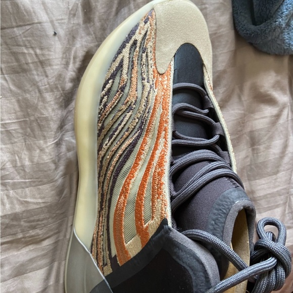 Yeezy QNTM “Flash Orange” sneakers - Picture 1 of 3